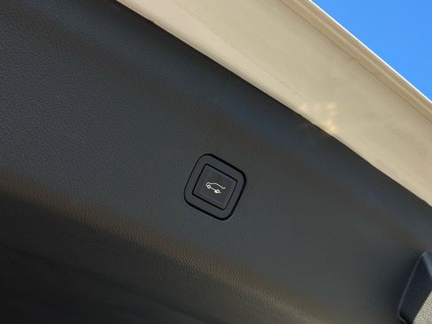 Used 2020 Buick Enclave Premium w/ Sun and Sites Package image 19