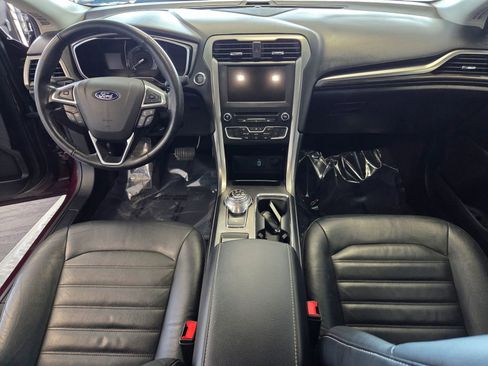 Used 2017 Ford Fusion SE w/ Fusion SE Technology Package image 17