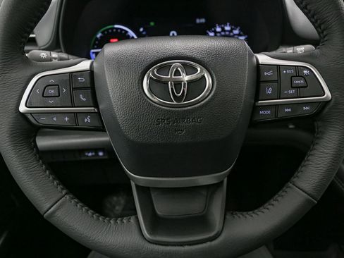 New 2026 Toyota Sienna XLE image 23