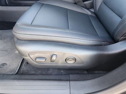 New 2026 Chevrolet Equinox EV LT image 12