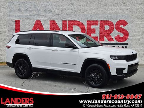 Used 2024 Jeep Grand Cherokee L Laredo image 1