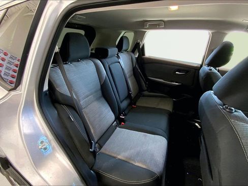 Used 2022 Nissan Rogue SV image 17