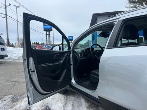 Certified 2022 Chevrolet Trax LT w/ LT Convenience Package image 15