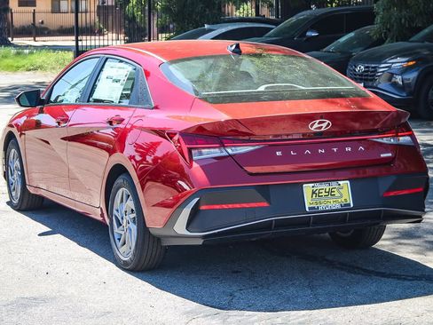 New 2025 Hyundai Elantra Blue image 6