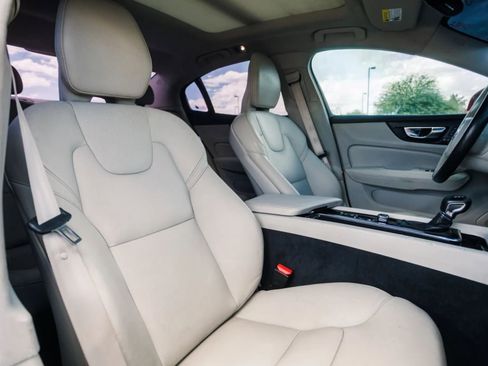 Used 2020 Volvo S60 T6 Momentum image 15