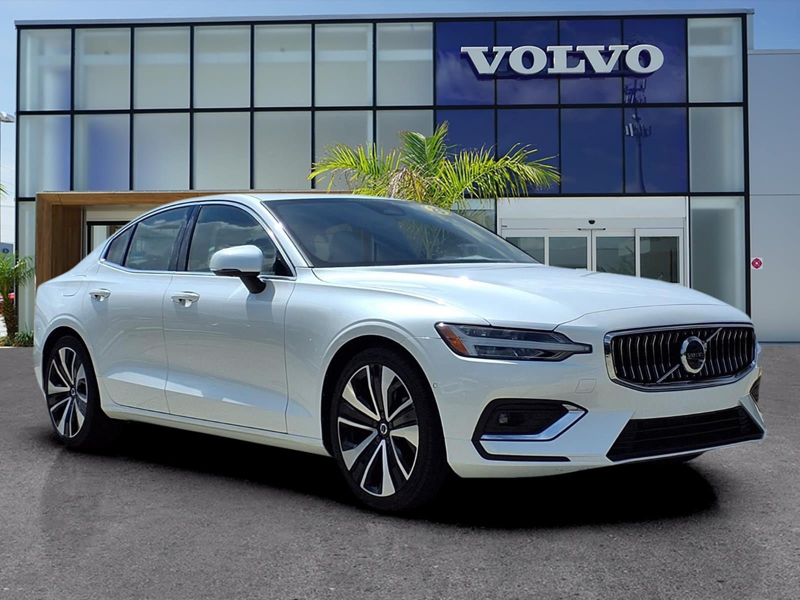Certified 2023 Volvo S60 B5 Ultimate w/ Protection Package Premier FWD image 1
