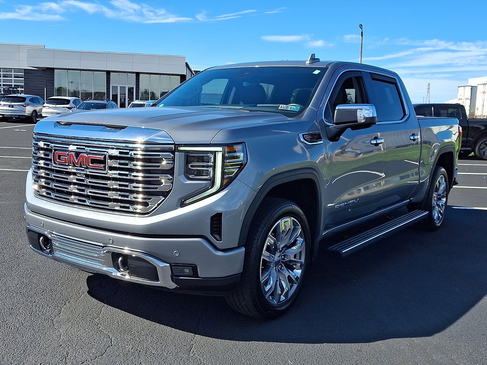 Used 2025 GMC Sierra 1500 Denali w/ Denali Reserve Package AWD/4WD image 3