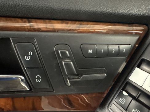 Used 2010 Mercedes-Benz GLK 350 4MATIC image 25