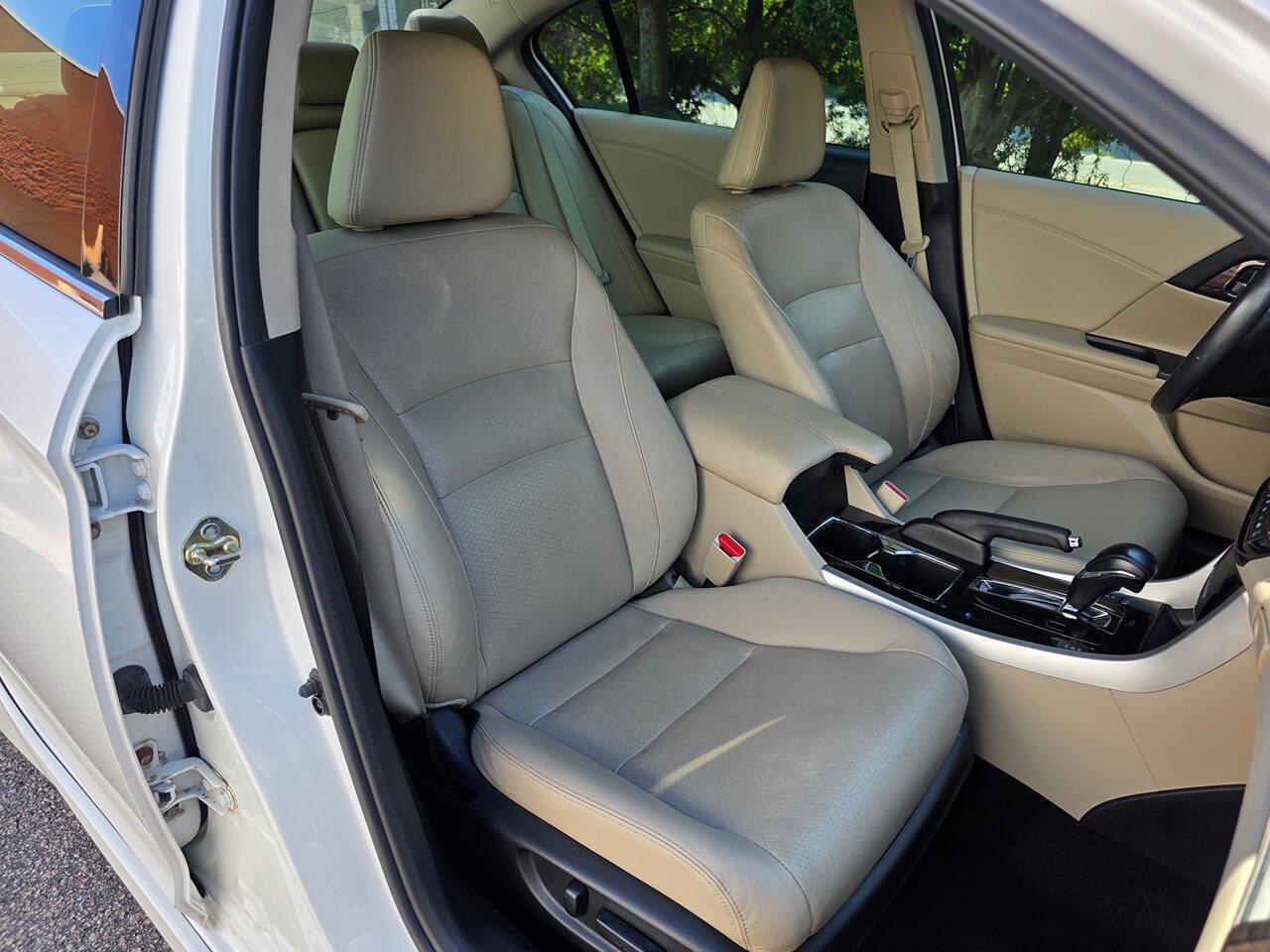 Used 2016 Honda Accord Touring image 42