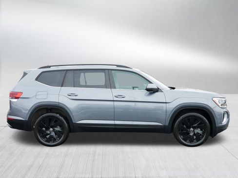 Certified 2025 Volkswagen Atlas SE w/ Panoramic Sunroof Package image 8