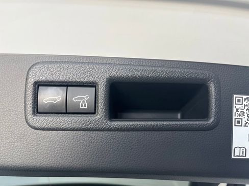 Used 2024 Toyota Venza Limited AWD/4WD image 14