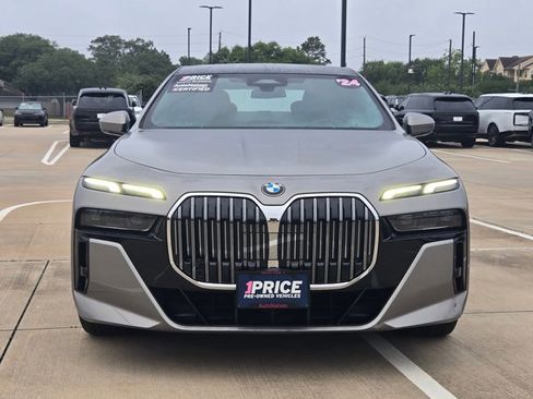 Used 2024 BMW 740i RWD image 2