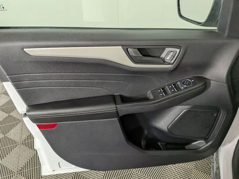 Used 2022 Ford Escape SE image 15