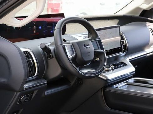 Certified 2025 Ford Expedition Platinum w/ Driver's Package image 22