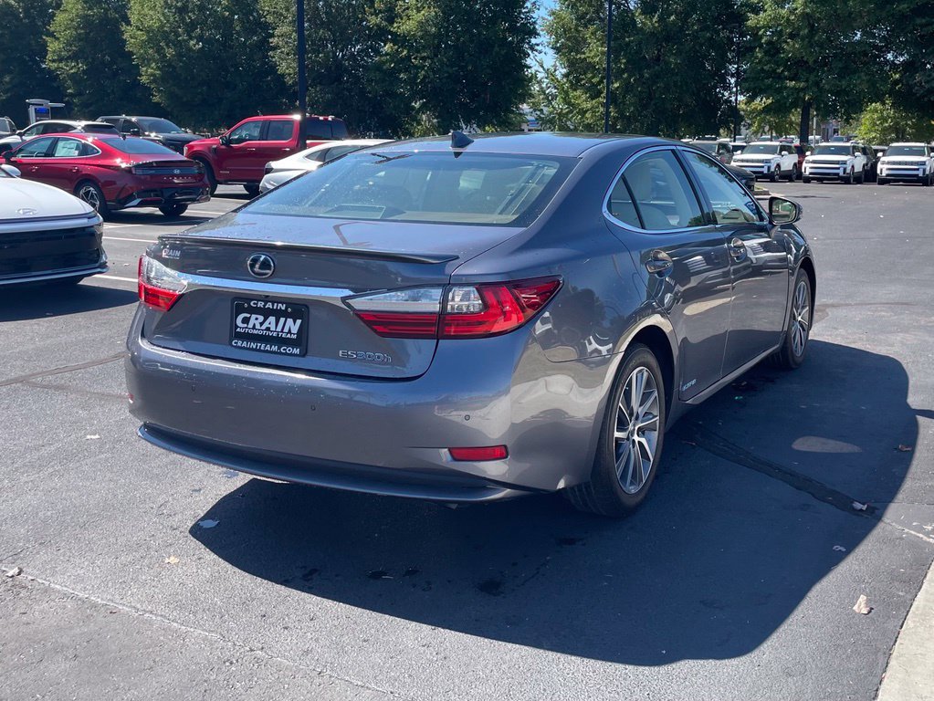 Used 2016 Lexus ES 300h w/ Luxury Package w/Wood Trim FWD image 8