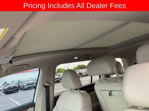 Used 2024 Volkswagen Atlas SE w/ Panoramic Sunroof Package FWD image 11