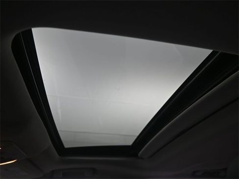 Used 2022 Toyota Highlander XLE image 9