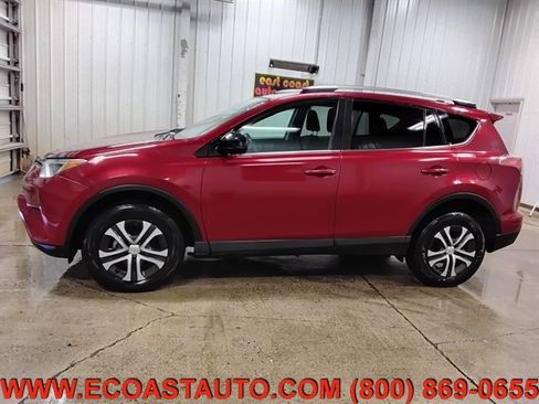 Used 2018 Toyota RAV4 LE AWD/4WD image 5