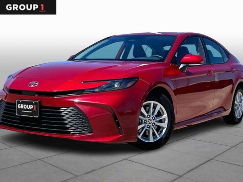 Used 2025 Toyota Camry LE image 1