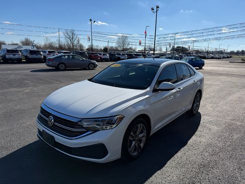 Used 2022 Volkswagen Jetta SE image 8