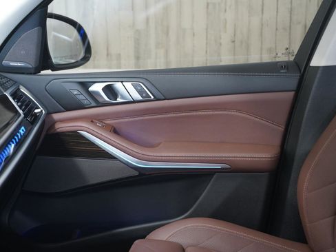 Used 2024 BMW X7 xDrive40i AWD/4WD image 32