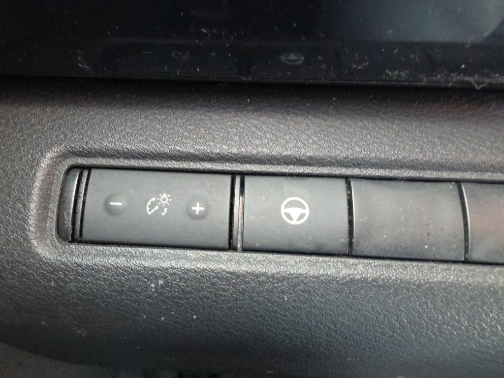 Used 2022 Nissan Pathfinder SV AWD/4WD image 14