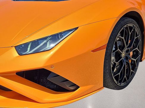 Used 2021 Lamborghini Huracan EVO RWD image 12