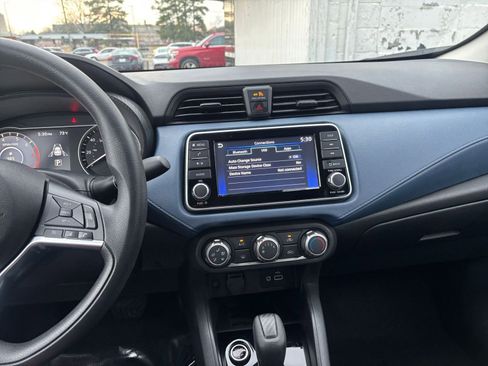 Used 2025 Nissan Versa SV image 17