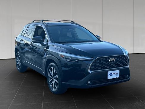 Used 2024 Toyota Corolla Cross XLE w/ Convenience Package image 7