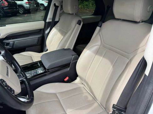 Used 2018 Land Rover Discovery HSE AWD/4WD image 17