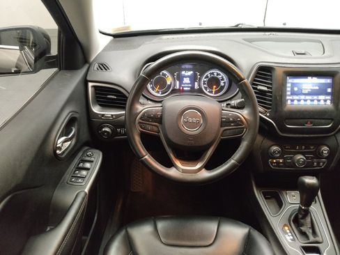 Used 2019 Jeep Cherokee Latitude Plus FWD image 22
