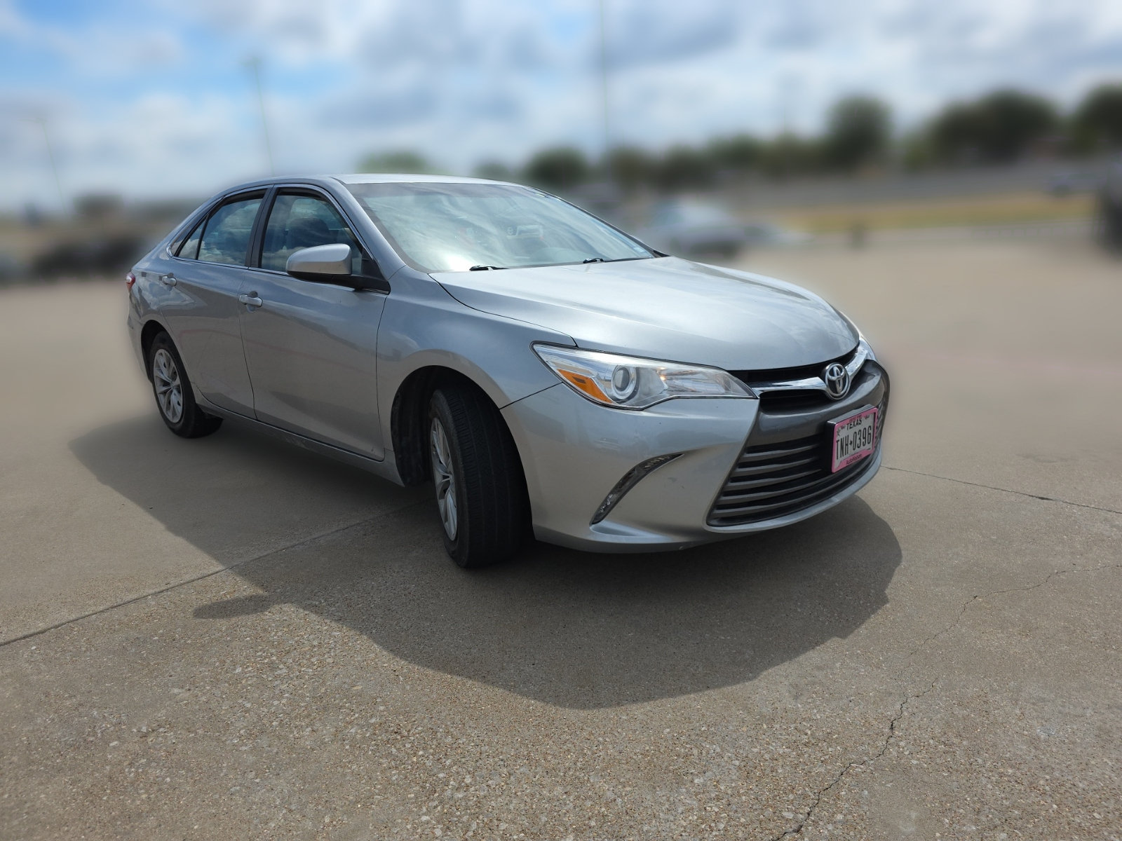 Used 2017 Toyota Camry LE FWD image 2