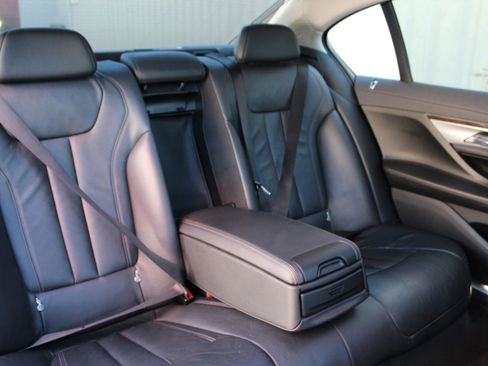 Used 2019 BMW 740i w/ Cold Weather Package RWD image 24