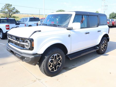 New 2026 Ford Bronco Outer Banks AWD/4WD image 11