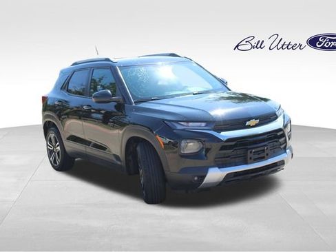 Used 2023 Chevrolet TrailBlazer LT w/ Convenience Package FWD image 3