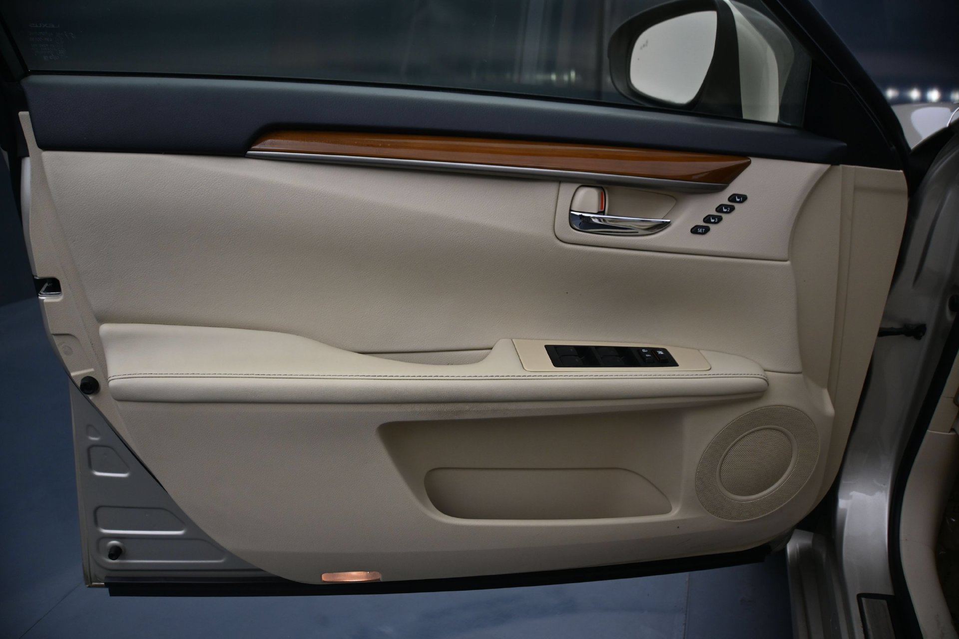 Used 2013 Lexus ES 300h w/ Luxury Pkg FWD image 20