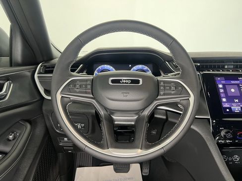 New 2025 Jeep Grand Cherokee L Laredo image 15