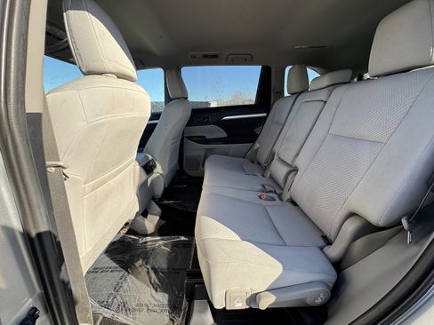 Used 2019 Toyota Highlander AWD V6 image 13