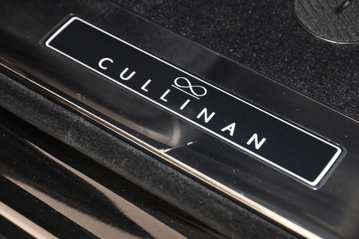 Used 2024 Rolls-Royce Cullinan Black Badge AWD/4WD image 22