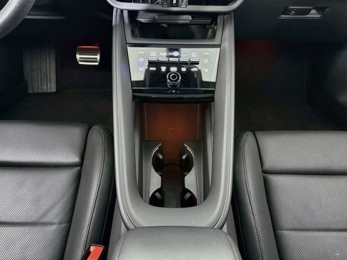 Certified 2025 Porsche Macan 4S Electric AWD/4WD image 16