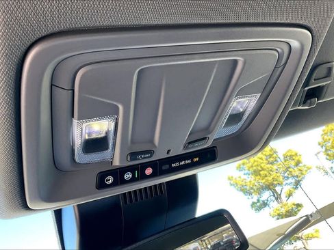 Used 2025 GMC Sierra 1500 SLT w/ SLT Premium Package image 31