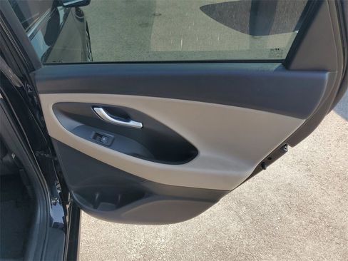 Used 2020 Hyundai Elantra GT image 31