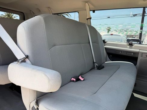 Used 2009 Ford E-350 and Econoline 350 Super Duty Wagon RWD image 28