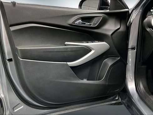 Used 2024 Chevrolet Trax RS w/ Driver Confidence Package FWD image 18