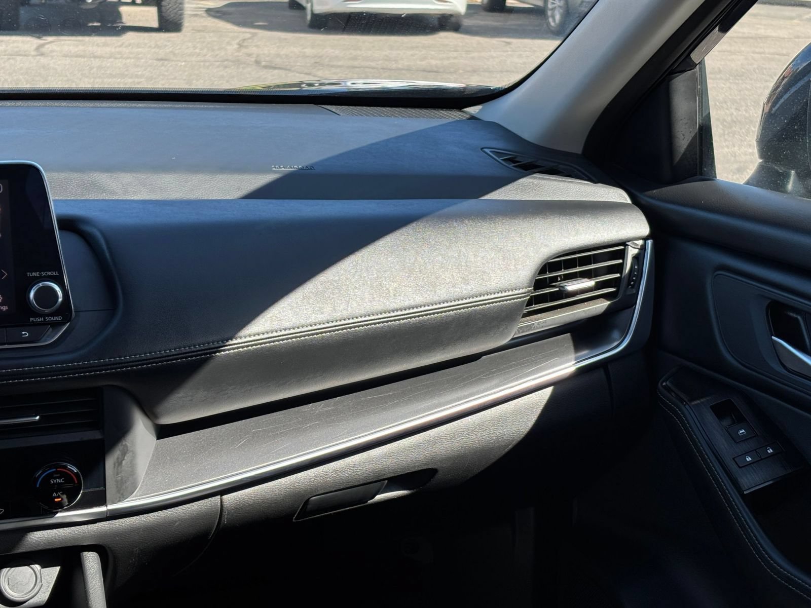 Used 2025 Nissan Rogue SV AWD/4WD image 36