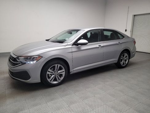 Used 2022 Volkswagen Jetta SE FWD image 2