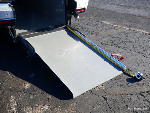 Used 2024 Chrysler Pacifica Touring-L image 12