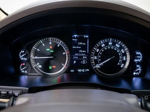 Used 2021 Lexus LX 570 4WD w/ Luxury Package image 18