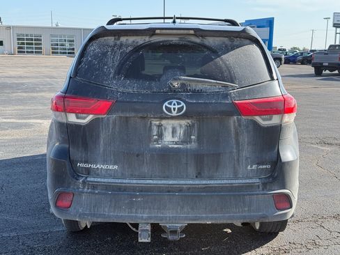 Used 2017 Toyota Highlander Plus AWD/4WD image 3