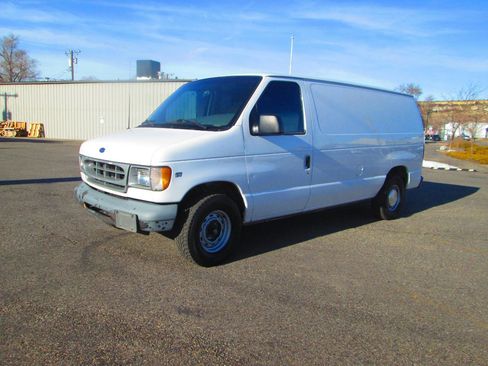 Used 2000 Ford E-150 and Econoline 150 RWD image 6